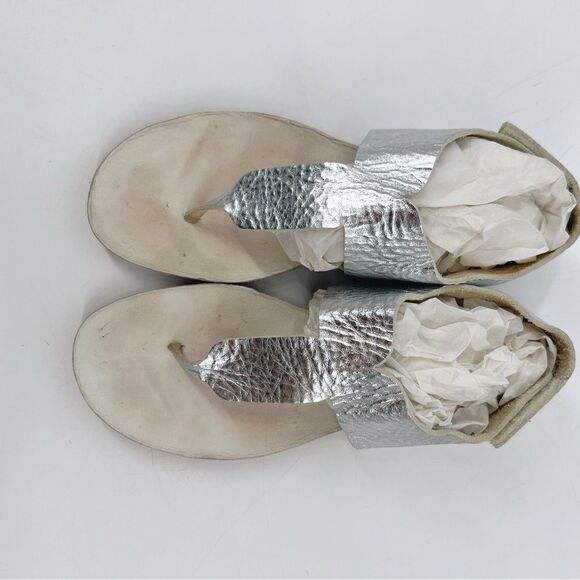 Pedro Garcia T-Strap Thong Sandal Silver 9.5 - Picture 8 of 9